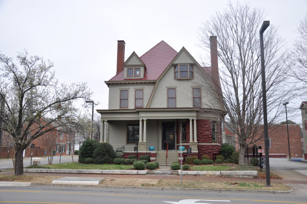 401 Madison Street S