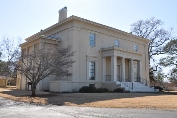 808 Maysville Road NE