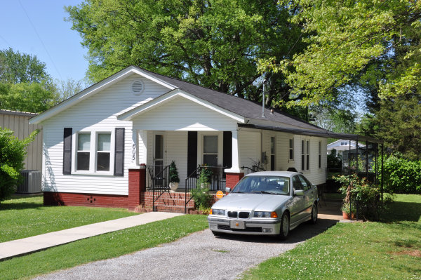 605 McCullough Avenue NE