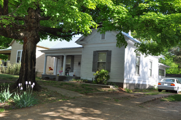 712 McCullough Avenue NE