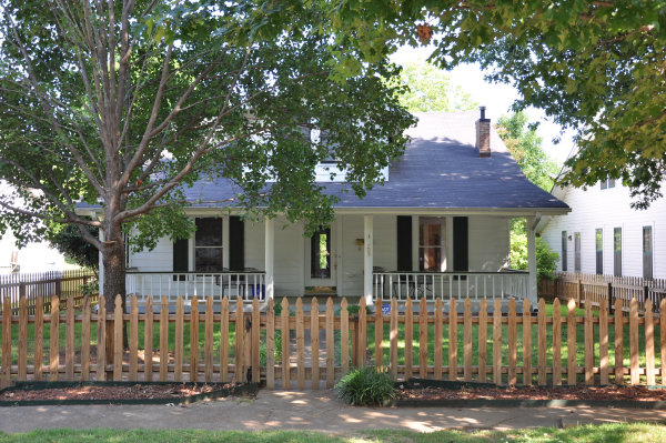 709 School Street NE