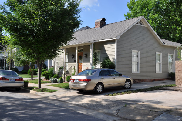 104 Steele Street NE