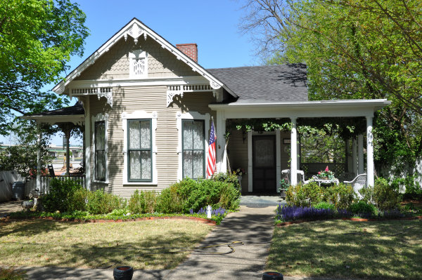 115 Walker Avenue NE
