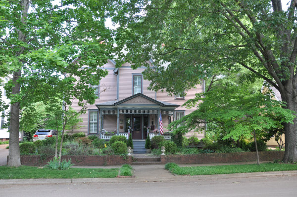 122 Walker Avenue NE