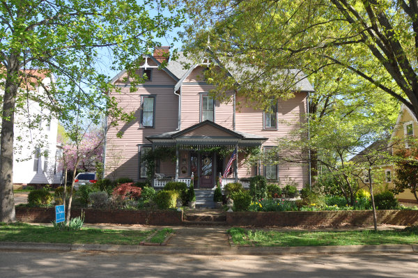 122 Walker Avenue NE