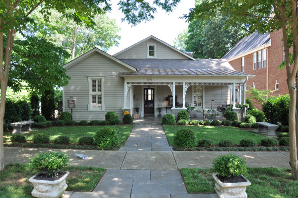 129 Walker Avenue NE