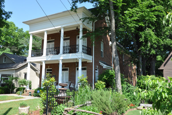 131 Walker Avenue NE