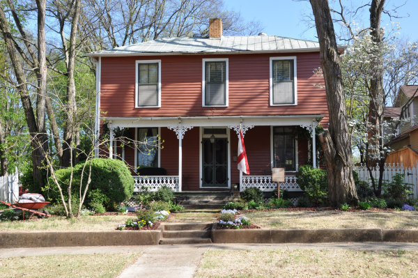132 Walker Avenue NE