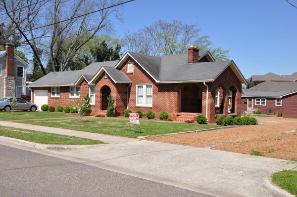 207 Walker Avenue NE