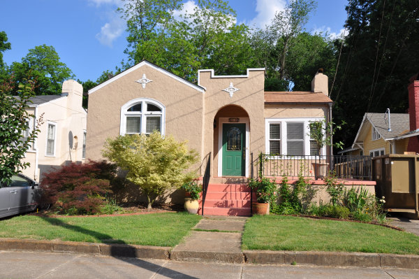 212 Walker Avenue NE