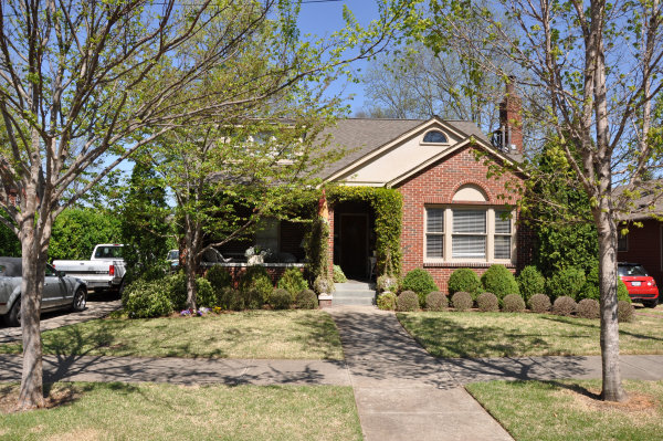 215 Walker Avenue NE