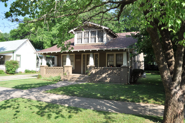 220 Walker Avenue NE