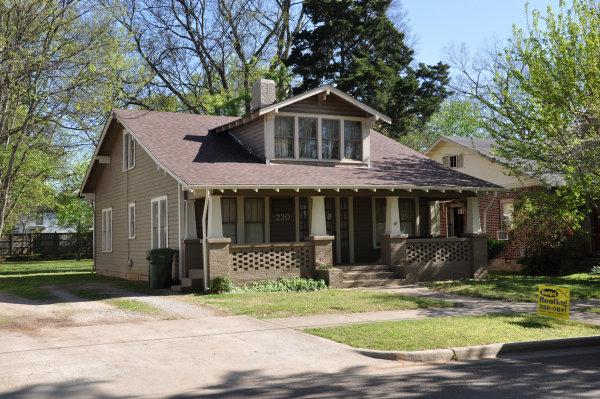 220 Walker Avenue NE
