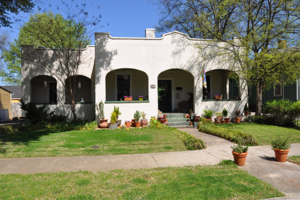 221 Walker Avenue NE