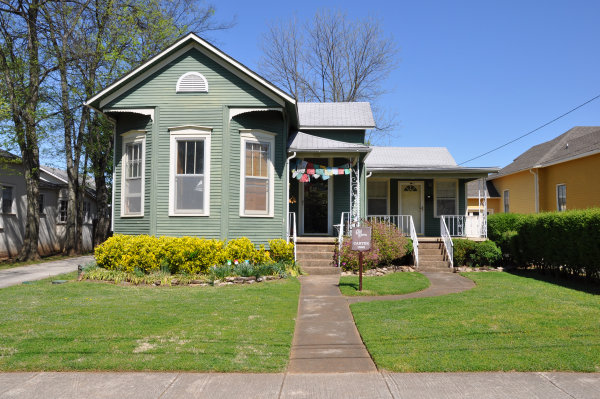 223 Walker Avenue NE