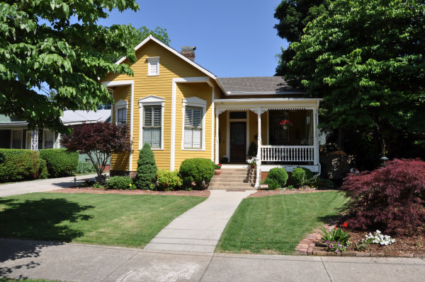 225 Walker Avenue NE