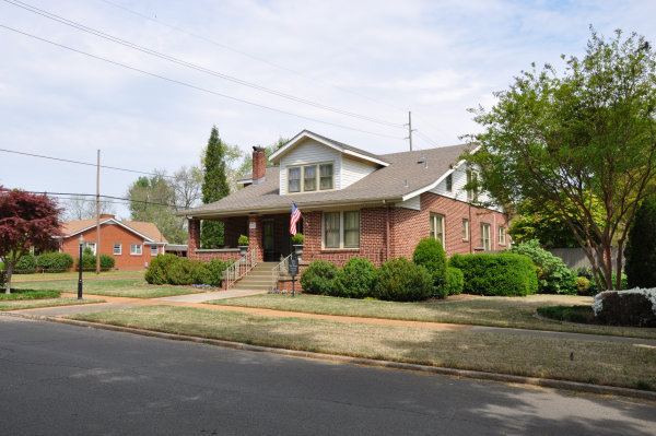 1103 Ward Avenue NE