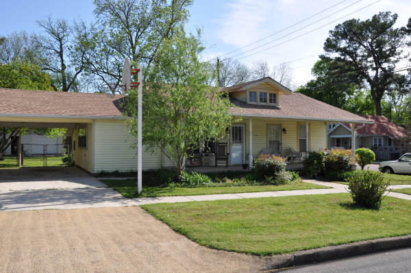 600 Ward Avenue NE