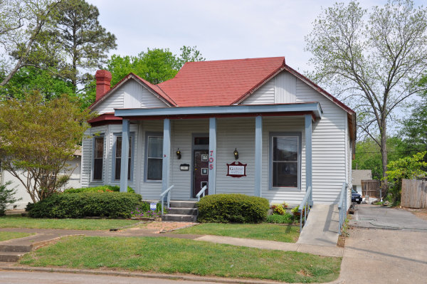 705 Ward Avenue NE