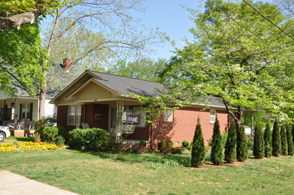 800 Ward Avenue NE