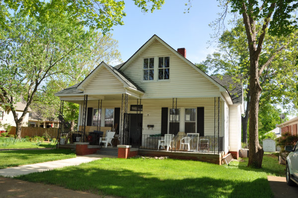 802 Ward Avenue NE