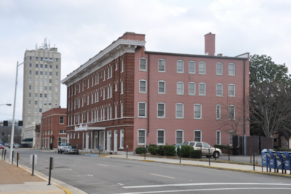 127 Washington Street NE