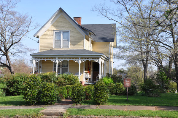 713 Wells Avenue SE