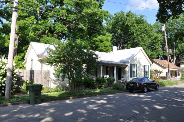 208 White Street NE