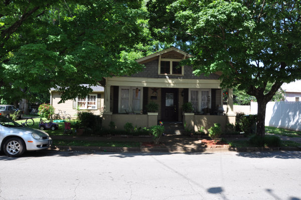 211 White Street NE