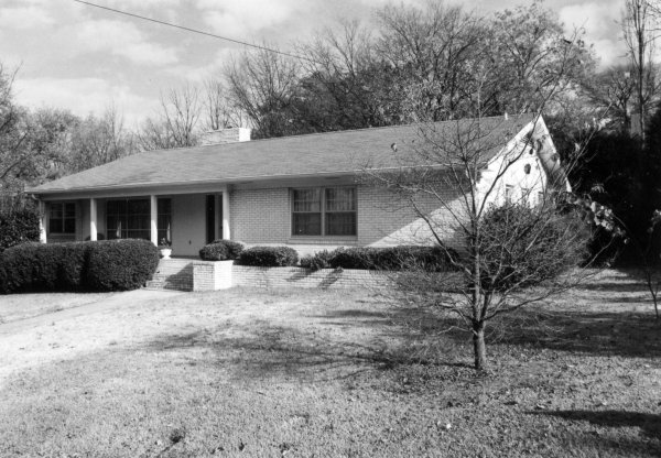 303 White Circle SE