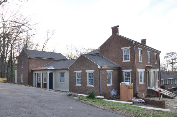 306 White Circle SE