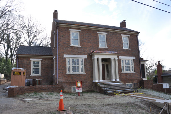 306 White Circle SE