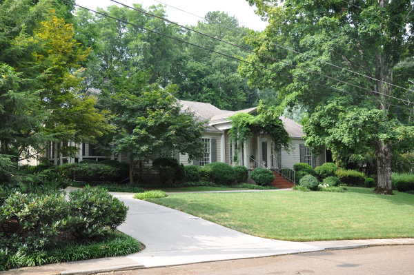 310 White Circle SE