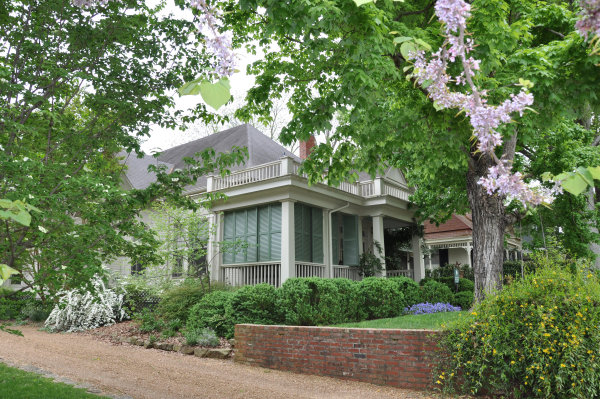 317 White Street SE