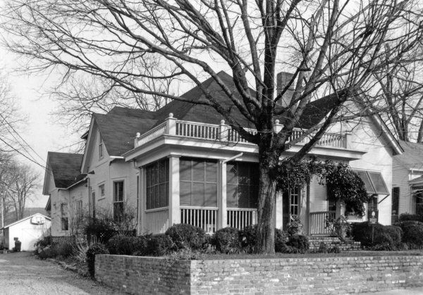 317 White Street SE