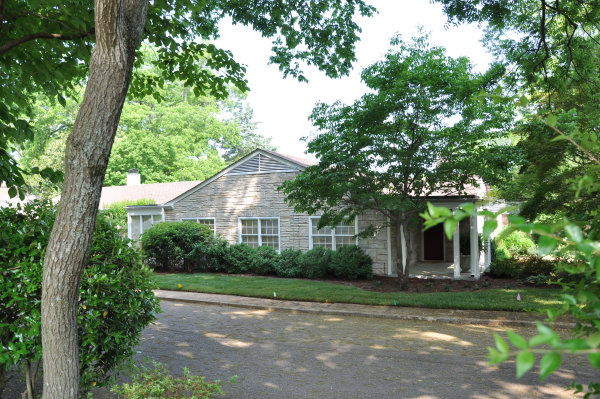 318 White Street SE