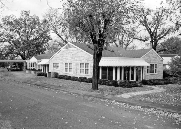 318 White Street SE