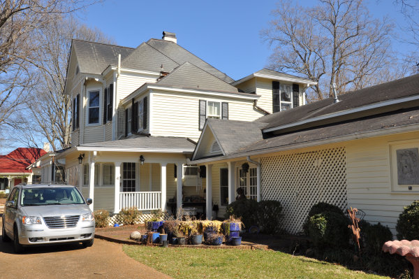 400 White Street SE