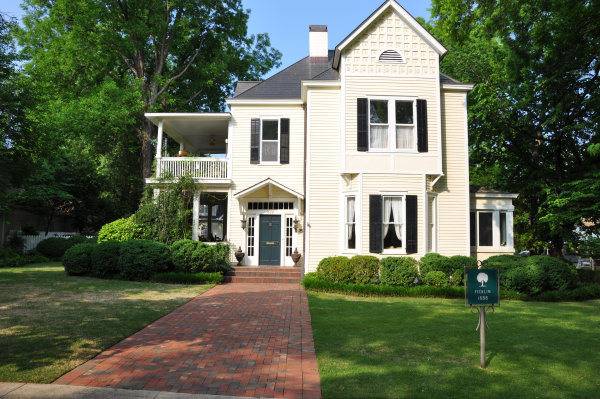 400 White Street SE