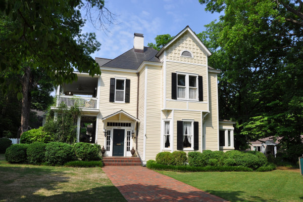 400 White Street SE