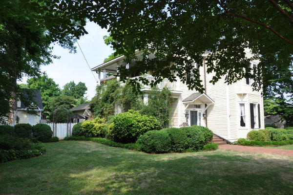 400 White Street SE