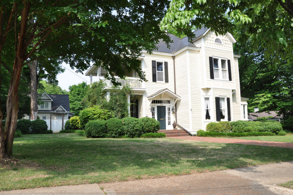 400 White Street SE