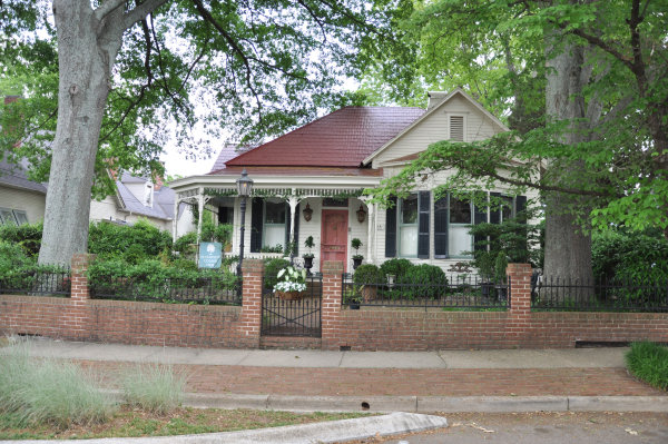 401 White Street SE