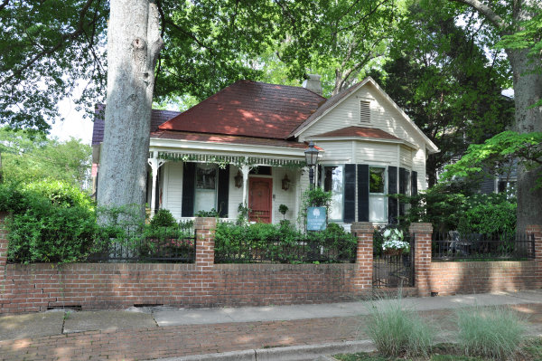401 White Street SE