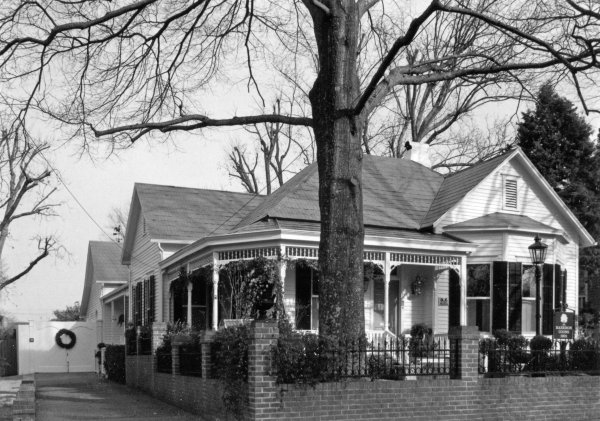 401 White Street SE