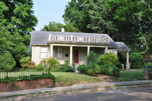 404 White Street SE