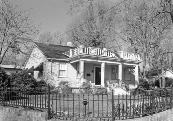404 White Street SE