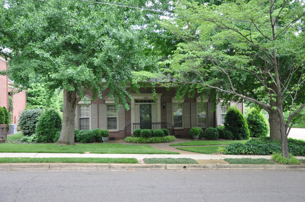 425 White Street SE