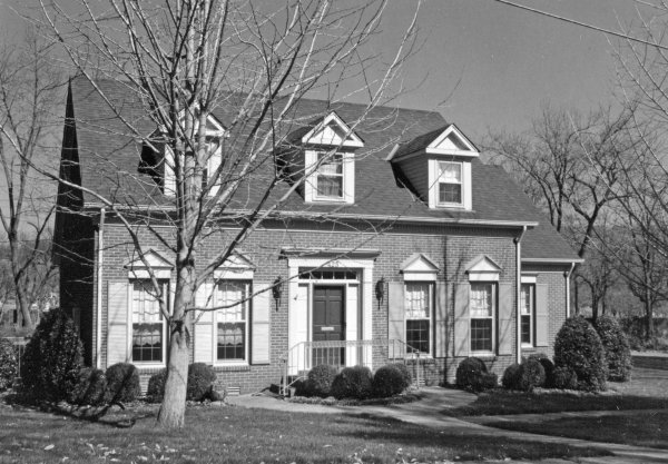 425 White Street SE